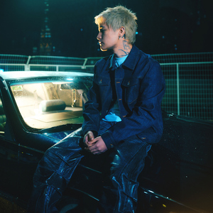 扒掉乳罩露出奶头壁纸
